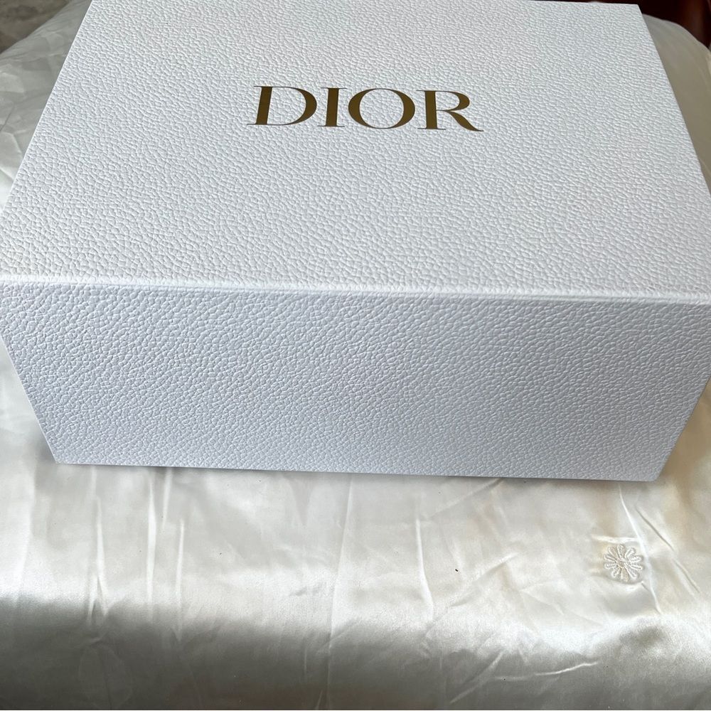 Dior Gift Box - Large - Picture 2 of 6